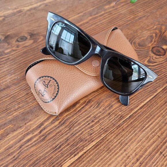 Ray-Ban Original Wayfarer Classic in Tortoiseshell - Picture 1 of 7